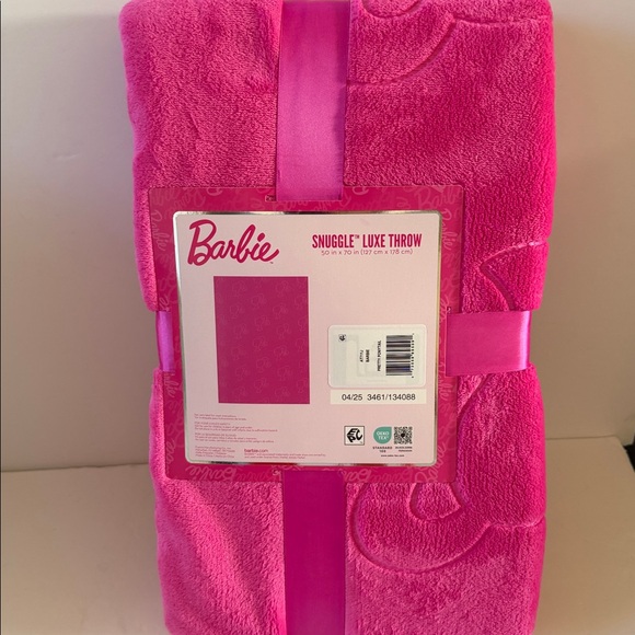 New Barbie Textured Throw - Picture 2 of 7